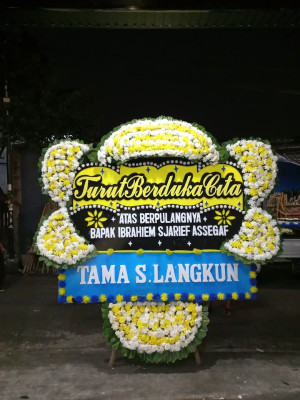 Papan Bunga Duka di Deblod Sundoro